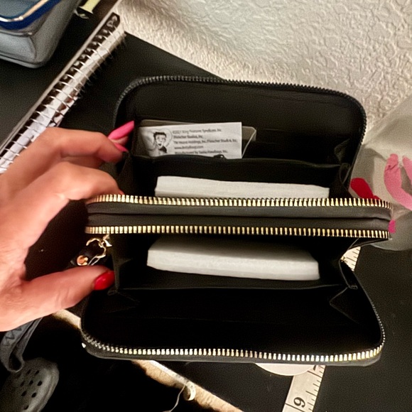 “Betty Boop “ NEW: Large Wallet - Picture 6 of 13